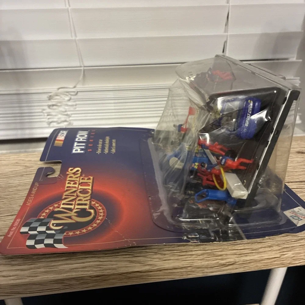 Vntg‎ 1999 Hasbro Winners Circle Pit Row Series Jeff Gordon Pulling In 1:64